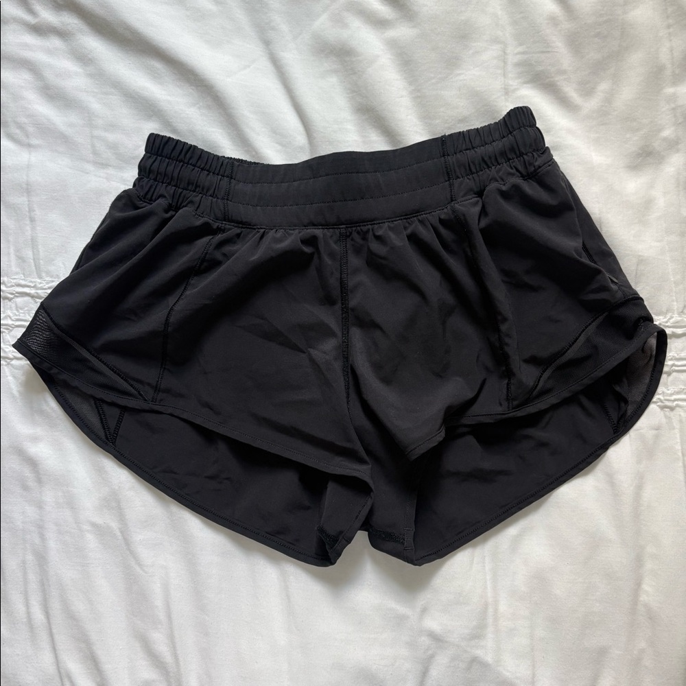 Lululemon Hotty Hot Shorts 2.5” Size 6